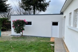 Garage en béton enduit toit terrasse